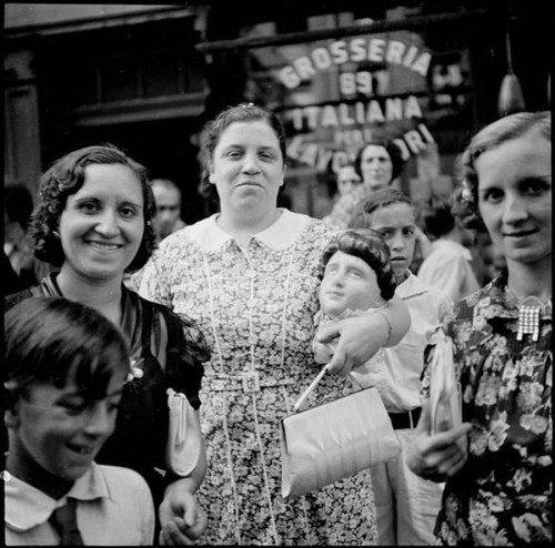 newyorkthegoldenage: Women outside an Italian grocery, ca. 1940. One is holding the head of a statue