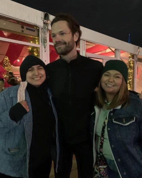 positivexcellence:Jared with fans at the Peppermint Parkway in Austin 12/19/21 (x)