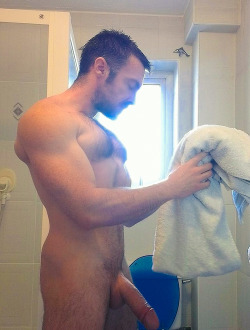 biblogdude:  Would really love to take a shower with him!