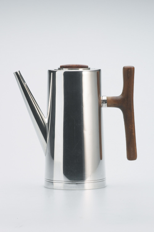 Wolfgang Tümpel, Coffee pot, 1960. Silver, wood. Bremen, Germany. © Axel Grünewald. Source. Tümpel w