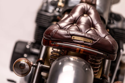 fabforgottennobility:   FROM JUNK TO STEAMPUNK: Honda CB750 ‘Douglas’ by Atomic Contraptions.  