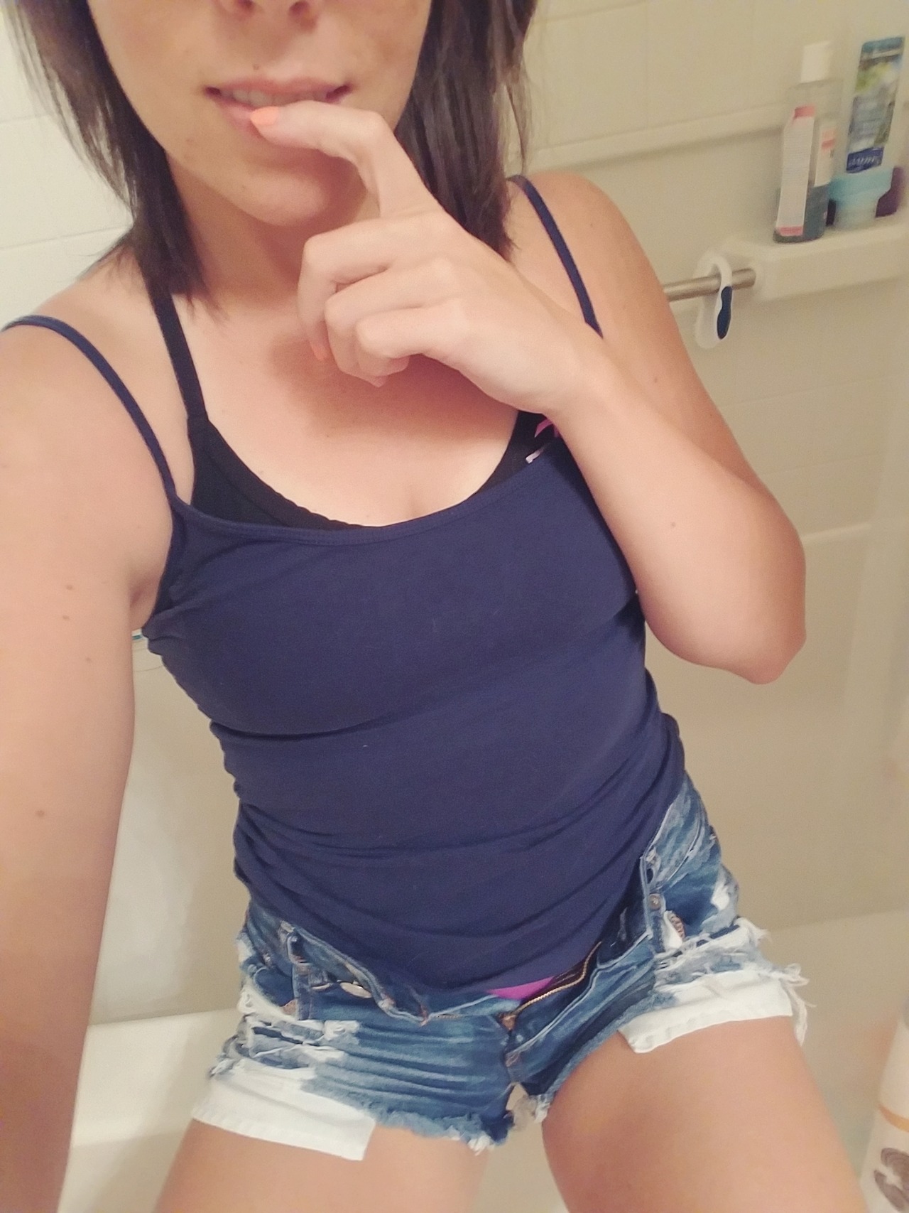 littleswolemaid:tease me 😉