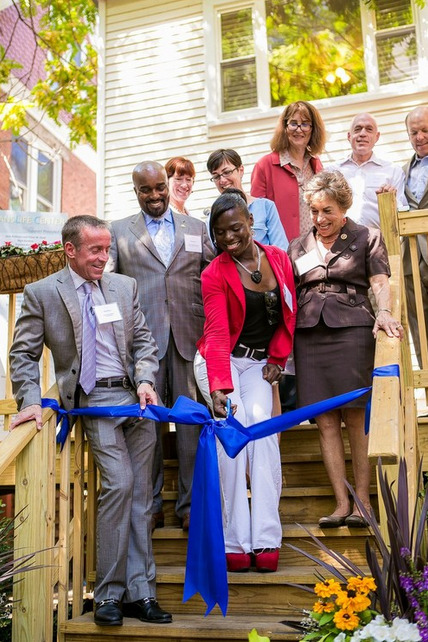 positive-press-daily:
“ Chicago House opens nation’s first transgender housing
“ On Monday, Chicago House cut the ribbon on the TransLife Center (TLC), a first in the nation facility for members of the transgender community, located in Chicago’s...