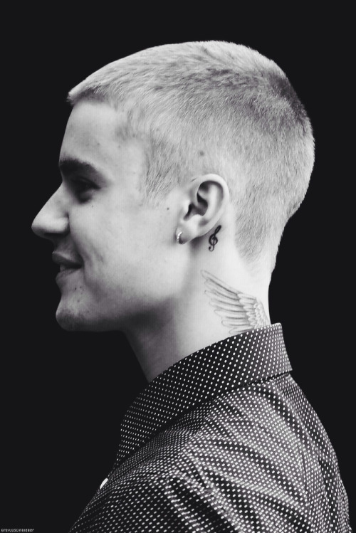 insidejamarifox:  Justin Bieber Has Left The Buildingsomeone call the cops! the f-bi! the national guard! justin bieber deleted his instagram. yes! when you go to it…x READ MORE HERE