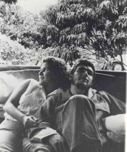 Guevara y su mujer Aleida 