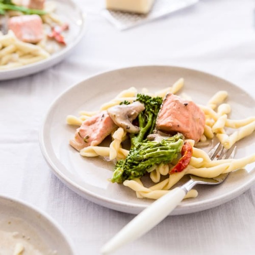 salmon pasta with cream sauce