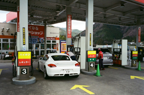 carsonfilm: Yamanashi TouringStrangely clear roads, a weird blanket of cloud over Fuji-san, a few qu