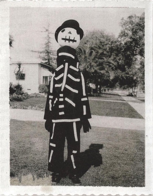 lostinhistorypics:Tim Burton showing off a Halloween costume made by his mother, 1967.