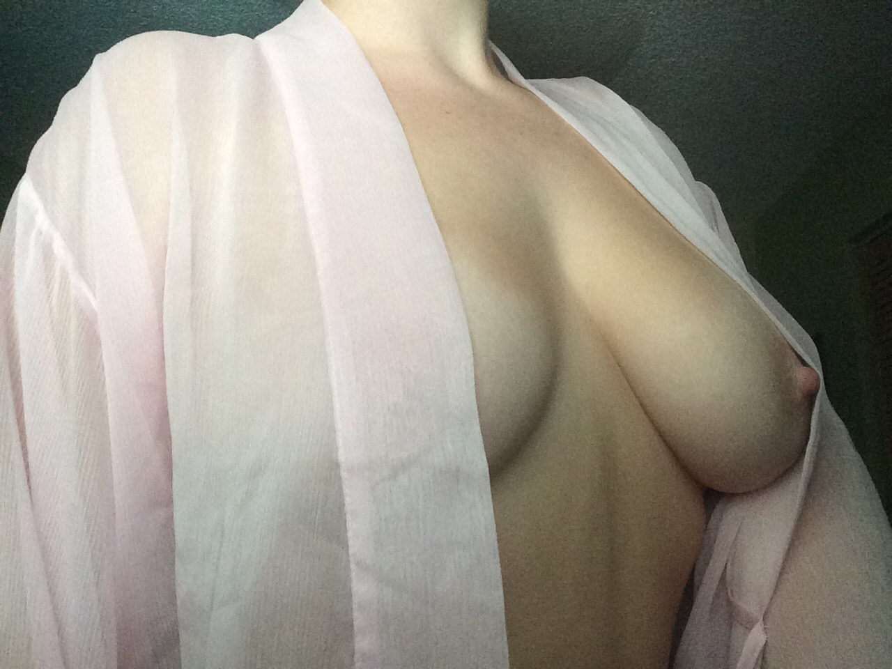 botticellianpink:  I’m still trying to find flattering light in the new house.