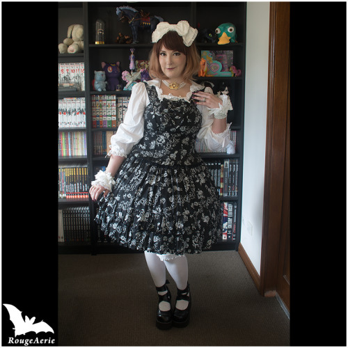 I had another little dress-up break again today, and while I was taking photos, my sneaky cat Freyja