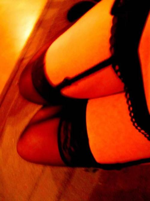 wetandinlove: K wants to know what you guys want her to be doing in the private pics she’s gon