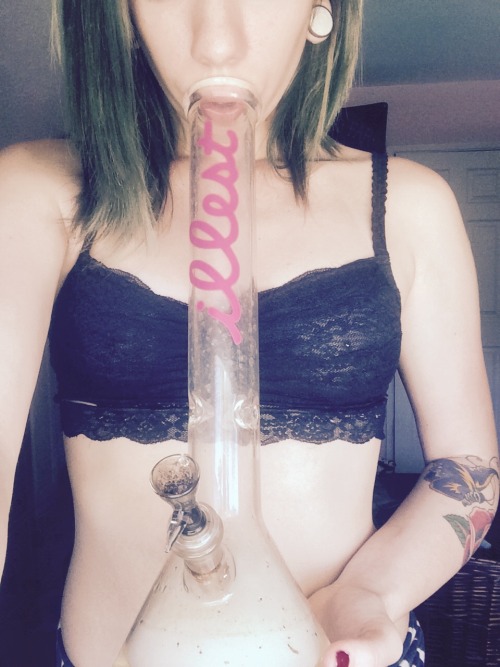 w-y-s-f:  bongrips-piercednips:  happy monday ✌️ -Marisa   -Marisa 