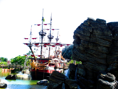 Captain Hook at Skull Rock - Disney Land Paris