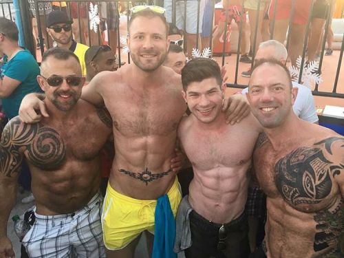 austinwolfff:  So much fun!! #winterpartymoment #beachparty @drossi1968  (at Miami Beach, Florida)