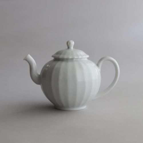 Update to drop style 注ぎ口をドロップ式にしました。 200cc入るのでこれは 小型のティーポット？ 大きめの茶壺？ ・ #teapot #紅茶 #茶壺 #中国茶 #中国茶器 #