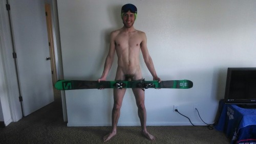 Porn Pics punud:  1nt0them1st:  Posing with my skis.