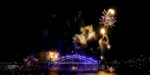 alydae:SYDNEY’S NEW YEAR EVE FIREWORKS 2022 #scenery#gifs#flashing gif#cityscapes#night sky#fireworks#Australia#🌏#rb alydae #*waves at 309 followers* PFA is back!