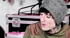 paramorre:  MAKE ME CHOOSE:↳  paintinxflowers asked Austin Carlile or Oli Sykes