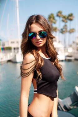 Beauty in Aviators! See more&hellip;