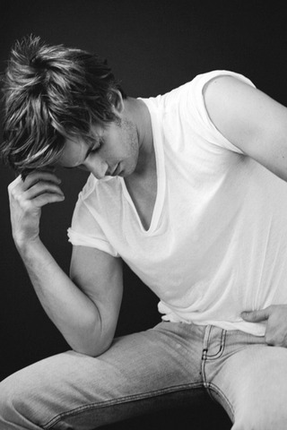 leavingtostay:  Okay I’m a LITTLE obsessed…Just a little but can you blame me?? I mean look at him!! 