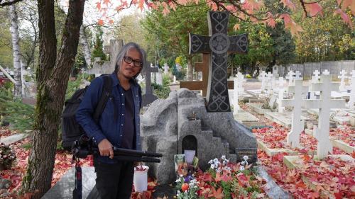 aquietdevastation:Lav Diaz visiting Andrei Tarkovsky’s grave.