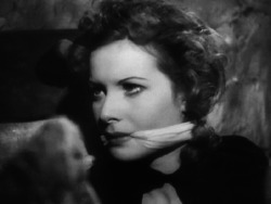 distressfulactress:  Maureen O'Hara in “Jamaica Inn”