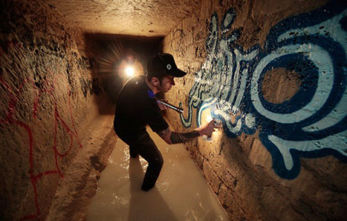 Zezao painting underground Source: undergroundparis.org/zezao-graffiti-sewers-to-new-york-par