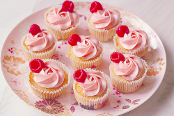 rainingteadrops:  Raspberry and rose cupcakes