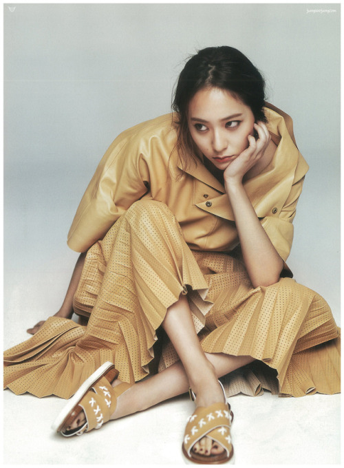 171123 Krystal @ GQ December Issue。(via jungsoojung.com)