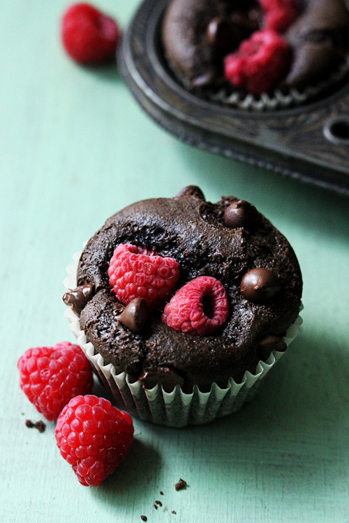 sweetoothgirl:Raspberry Chocolate Muffins