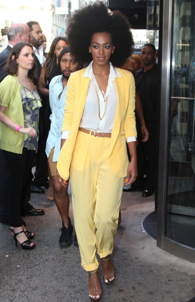 prettypoisetive:
“ Loved Solange for the hair, outfit, and shoes! Yes!
”