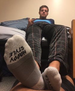 dirtycollegeboyfeet: The campus nerd getting tortured by his alpha roommate. He didn’t complete the homework he told him he would finish in time, now he’s being forced to inhale the stink of his dirty socks he had on for four days straight.