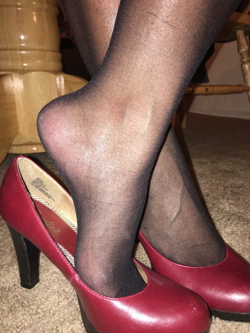 filipinafootgoddess:Who doesn’t love a good heel pop? ¯\_(ツ)_/¯