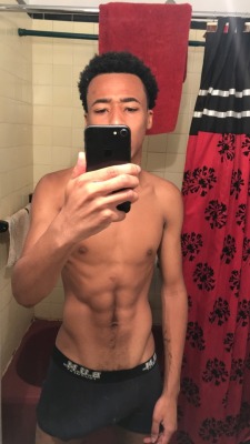 kingguddah:  My dick getting big😩  Add