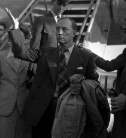 thefyuzhe:  Buster Keaton in Paris, August 30, 1947. I still wanna know what you got in that bag Buster. 