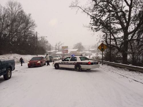 askexquisitetwi:  darklyspectre:  facade-the-slacker:  Alabama right now during this huge snow storm.  This is what we are currently going through right now.  holy shit.  No offense but don’t you guys have winter tires? I have driven through more