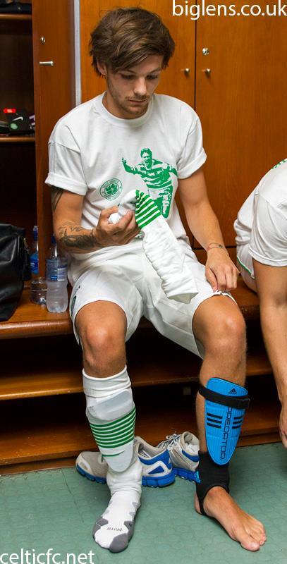 direct-news:  Louis backstage before playing today. (September 8) 
