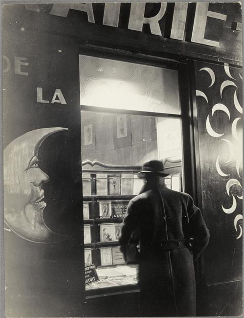  Brassaï La Librairie de la Lune, 1931-34  
