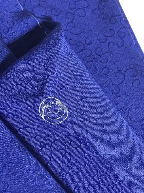 Iromuji (one color kimono) with the cutest crest: an embroidered bat <3 (design by @javasparrow9,