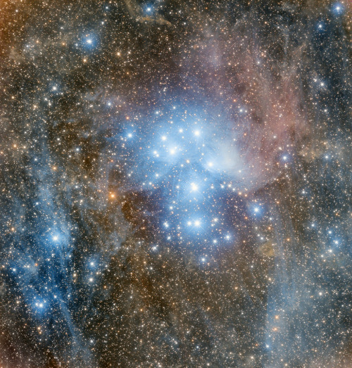 Messier 45: The Daughters of Atlas and Pleione : Hurtling through a cosmic dust cloud a mere 400 lig