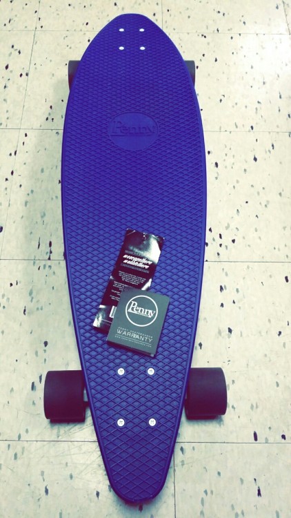 technicolorowl: After spending an my hour lunch break at UPS, finally got my longboard. Royal blue a