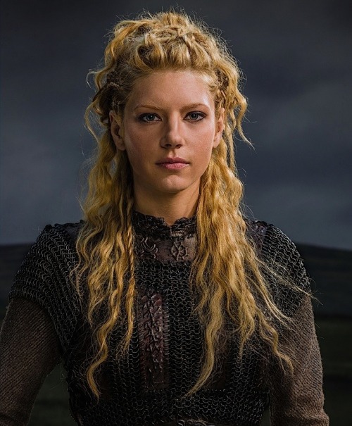 mademoisellelapiquante:Katheryn Winnick as Lagertha in Vikings 