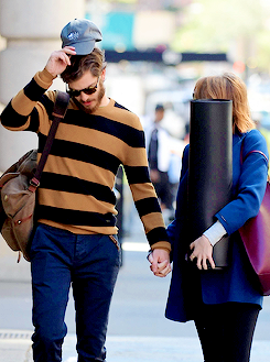 andrewgarfield-daily:  Andrew Garfield and Emma Stone out and about in New York City