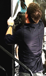 jensackles: ‘why am i so attracted to your back?’ - the photoset (x;x) 
