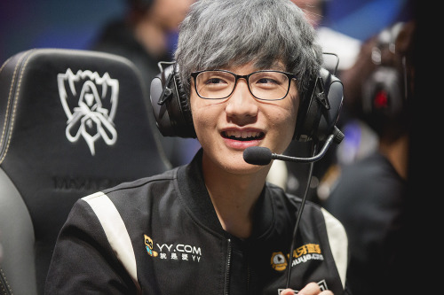 yinglol: petition for crowd to chant for him he just wants to be loved1 2 3 4