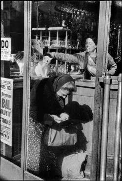  Henri Cartier-Bresson FRANCE. Paris. 1953.