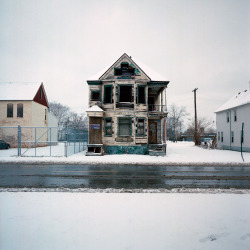 razorshapes:  Kevin Bauman - 100 Abandoned Houses Artist’s statement: “100 seemed like a lot, although the number of abandoned houses in Detroit is more like 12,000. Encompassing an area of over 138 square miles, Detroit has enough room to hold
