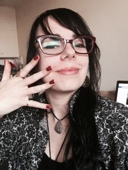 nightram:  Me nails match my glasses