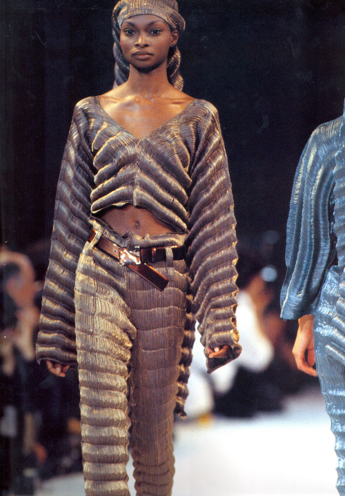 archivings: Issey Miyake Fall/Winter 1993