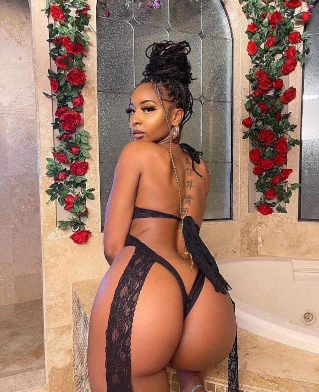 thicksexyasswomen2019:freakytyfromthachi:Slim Goodie 😍🌹🌹@thicksexyasswomen2019 